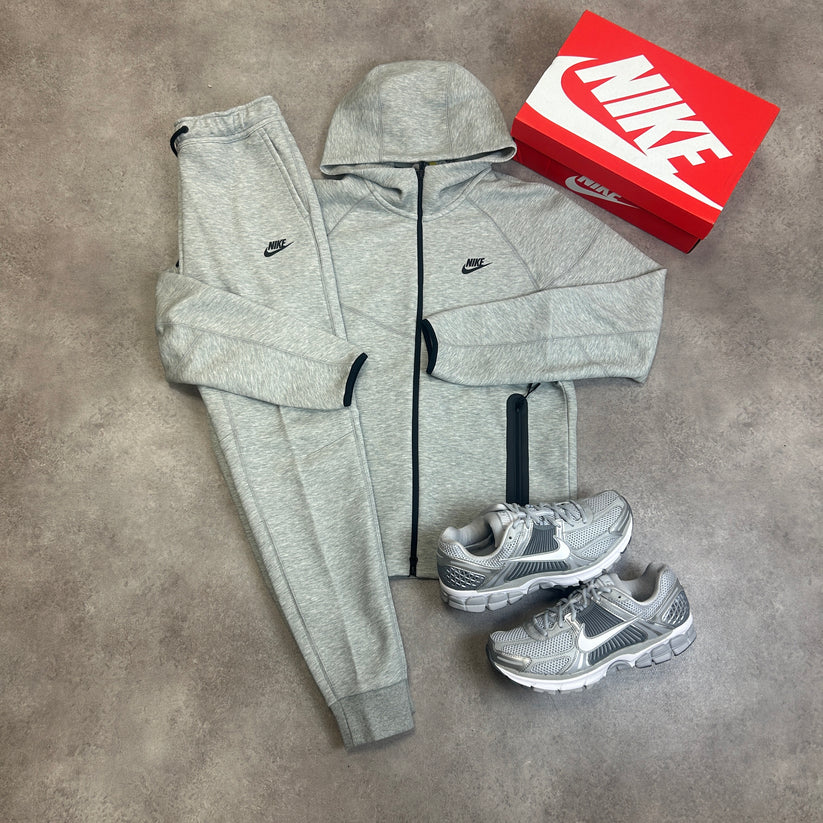 Nike - Polaire tech - Gris fumée