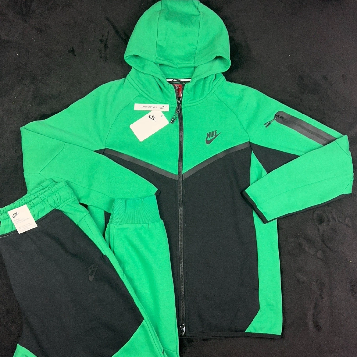 Nike – Tech Fleece Survêtement | Ensemble Homme Vert – Léger, Doux et Vêtement de Sport Haut de Gamme