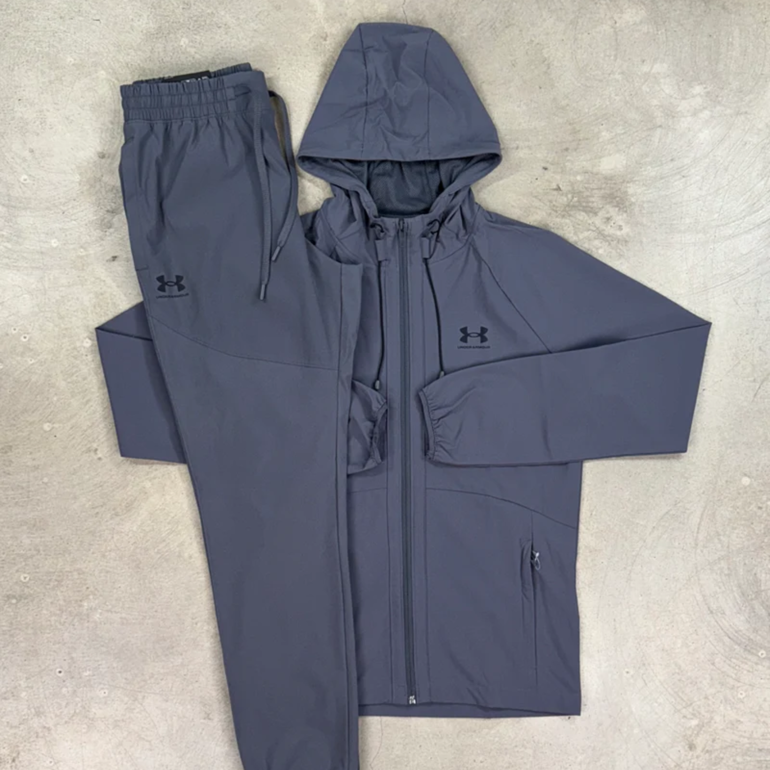 Under Armour - Survêtement tissé extensible - Gris