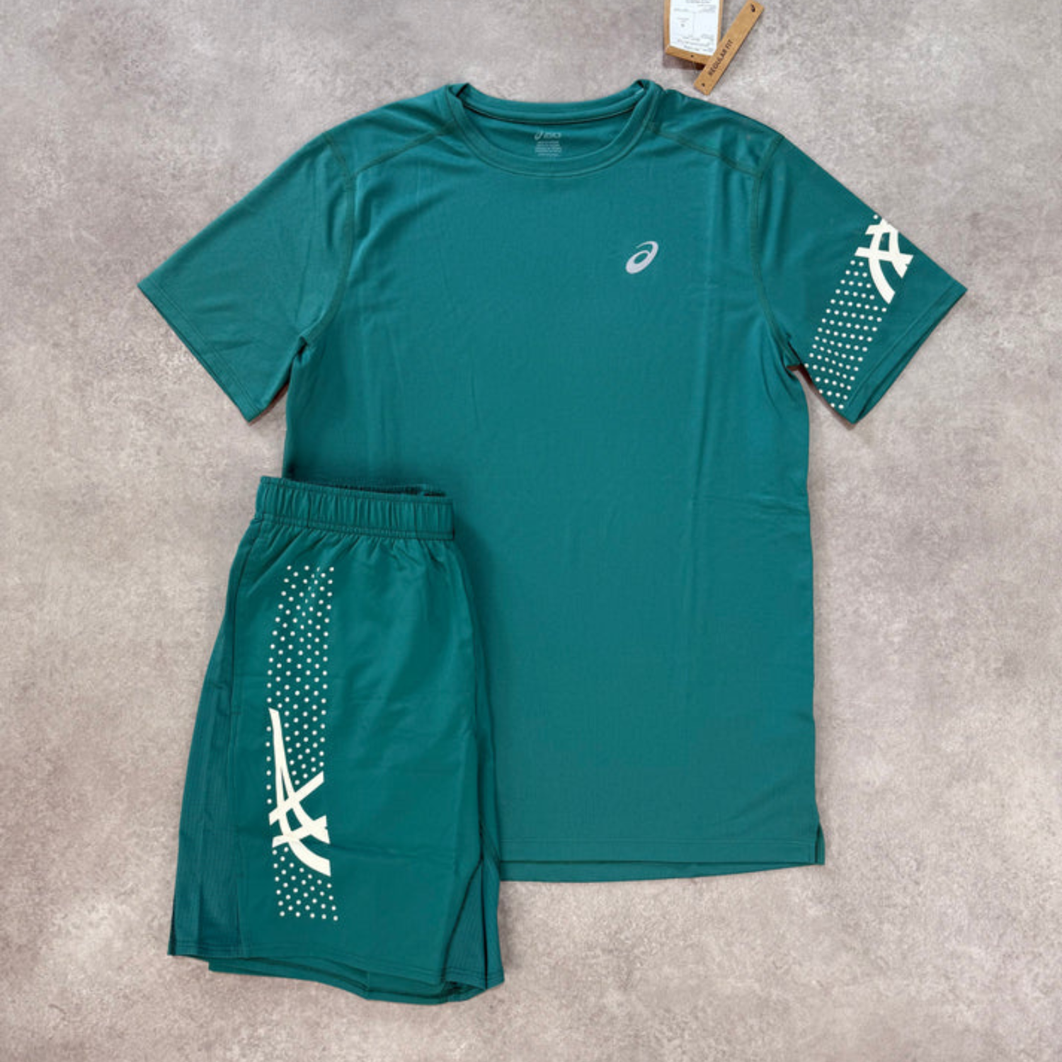 Asics – Ensemble de Running | Lac Pluvieux – Léger, Respirant et Tenue d’Entraînement Performante